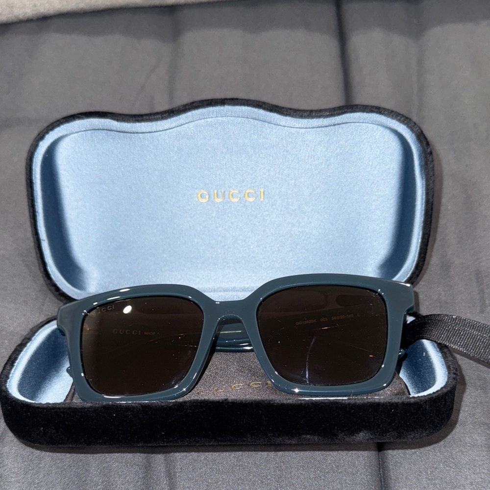 Gucci Sunglasses with Case brand new